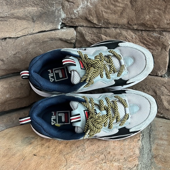 Fila Kids Ray Tracer Sneaker / SZ 5 - Picture 3 of 6